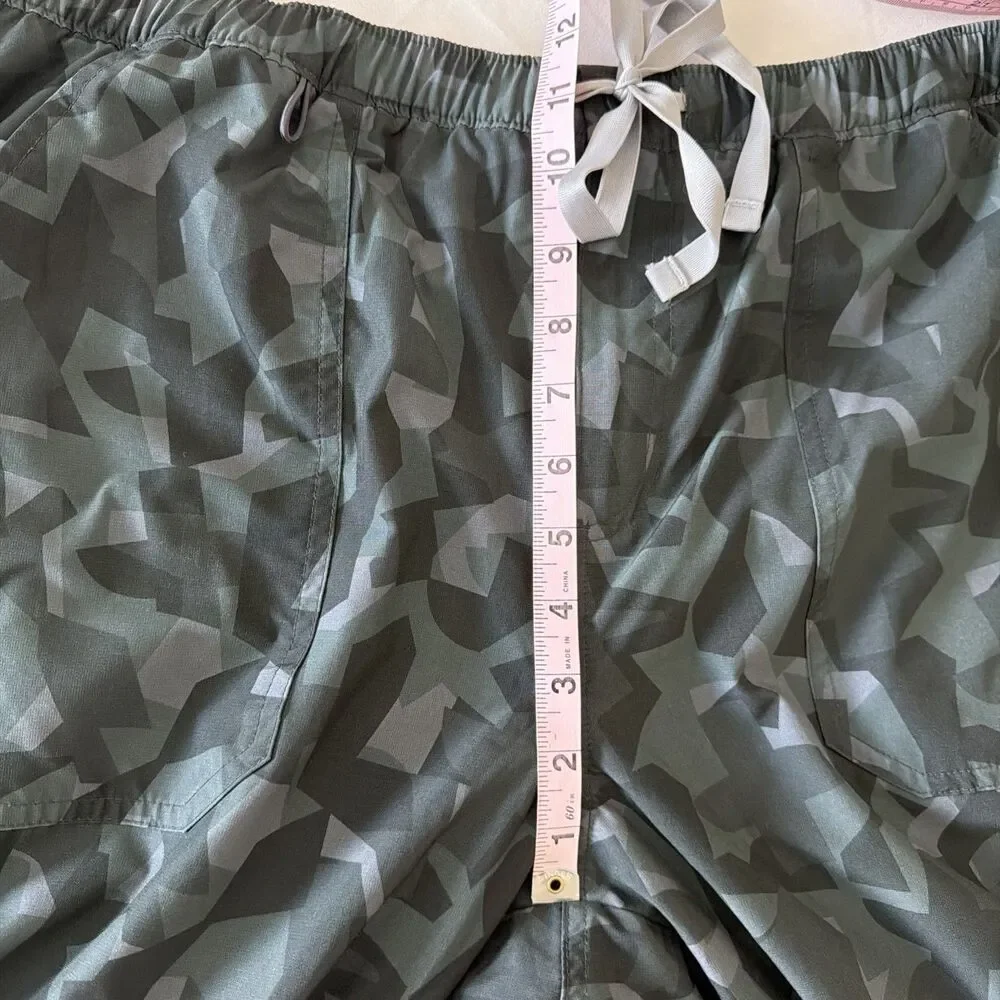 FIGS Mens L Technical Collection Cairo Camo Scrub Pants Cargo Freex Lined Zip Ex